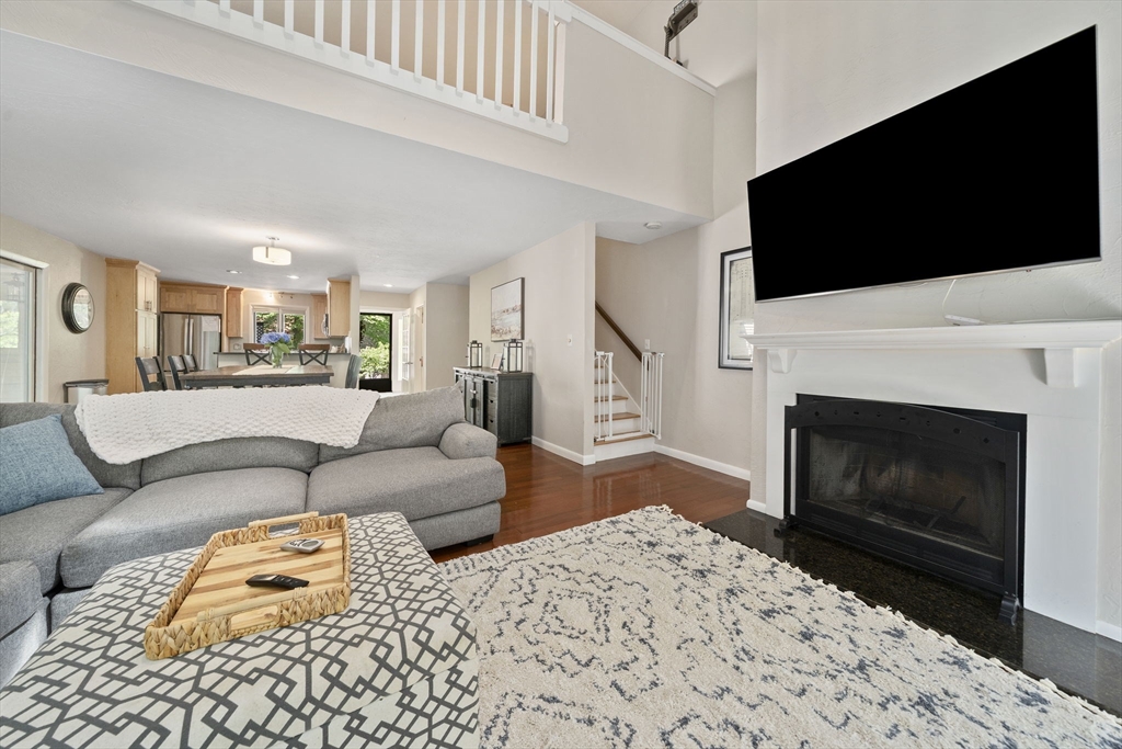 8 Bancroft Cmn # 8 Property Photo 12