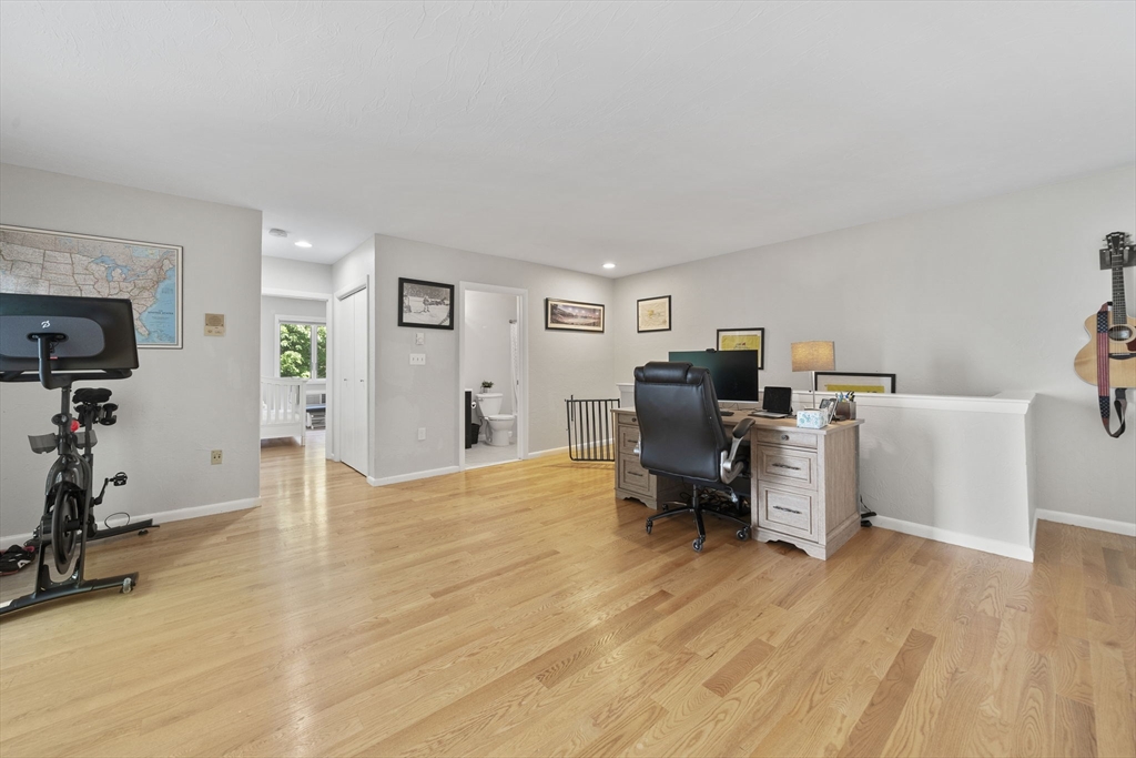 8 Bancroft Cmn # 8 Property Photo 18