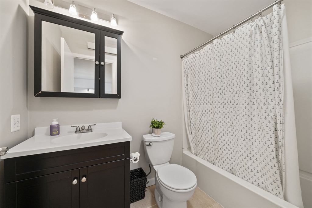 8 Bancroft Cmn # 8 Property Photo 19
