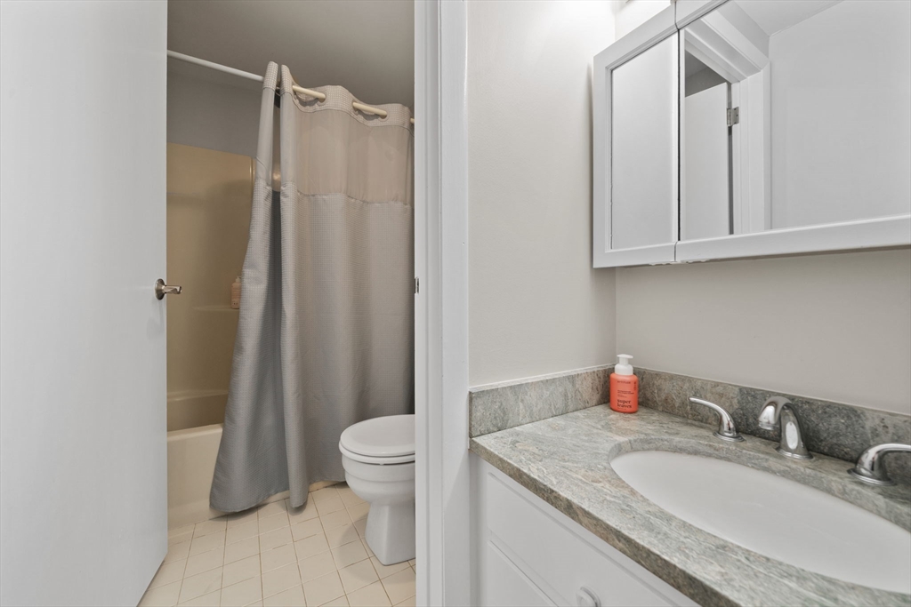 8 Bancroft Cmn # 8 Property Photo 24