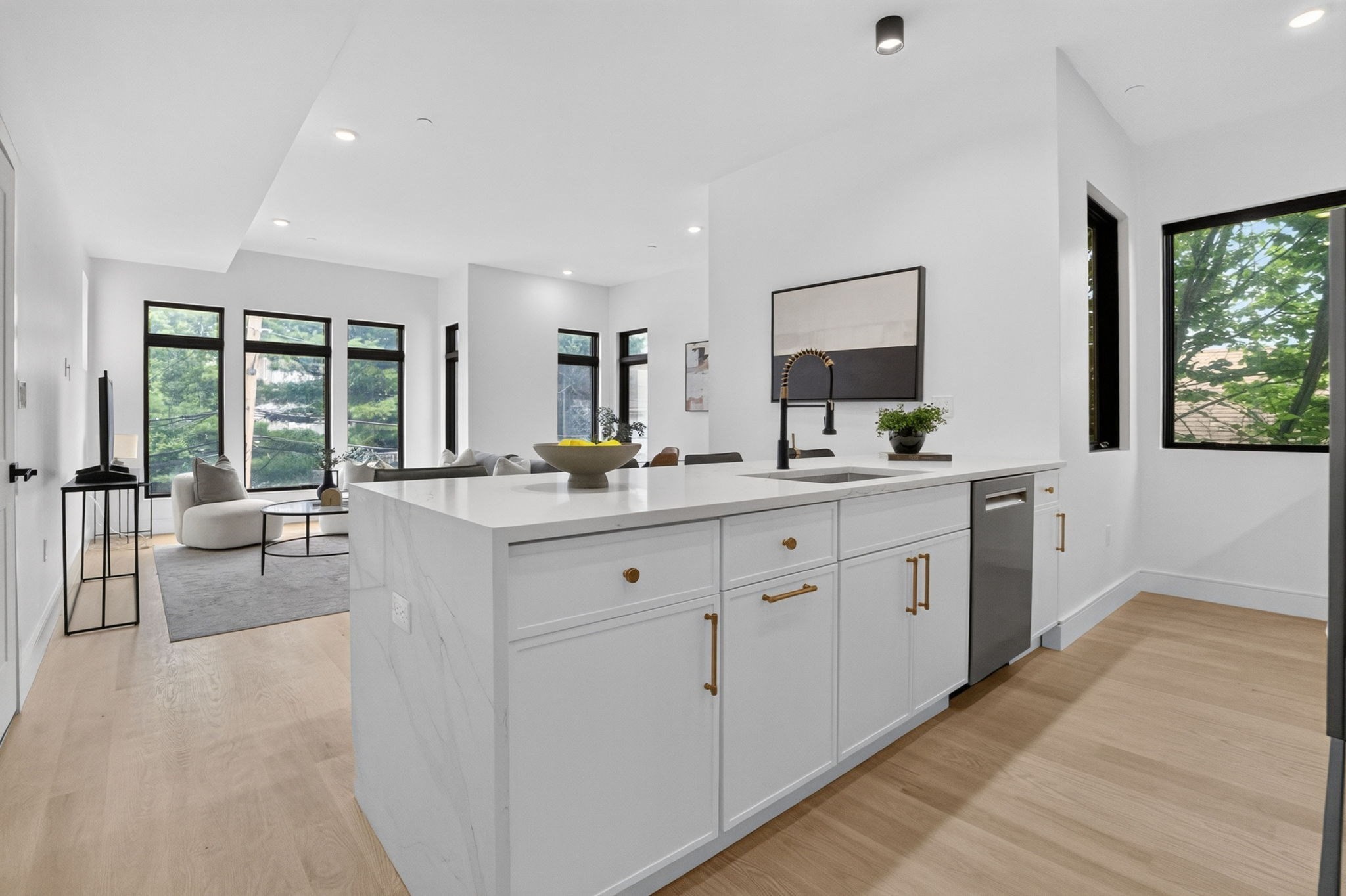 15 Clyde St # D Property Photo 4