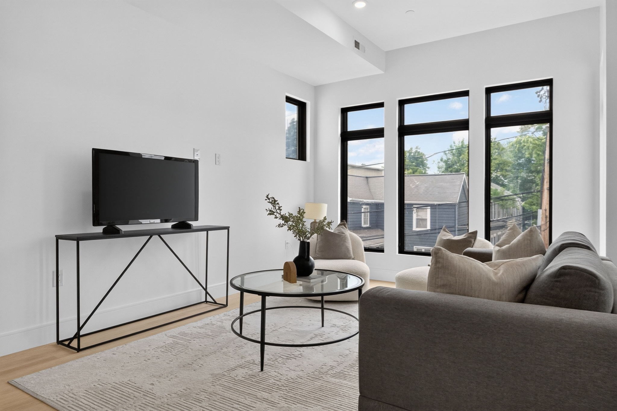 15 Clyde St # D Property Photo 7