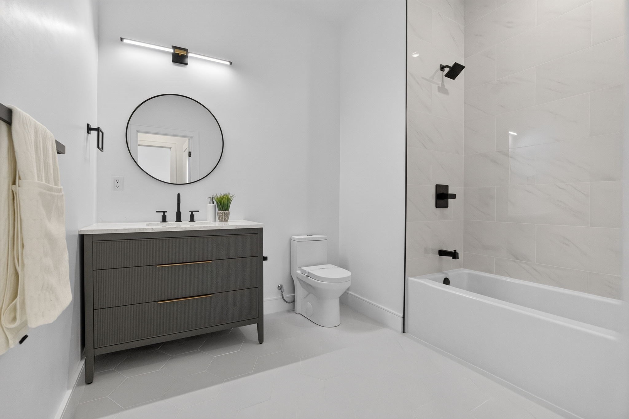 15 Clyde St # D Property Photo 8