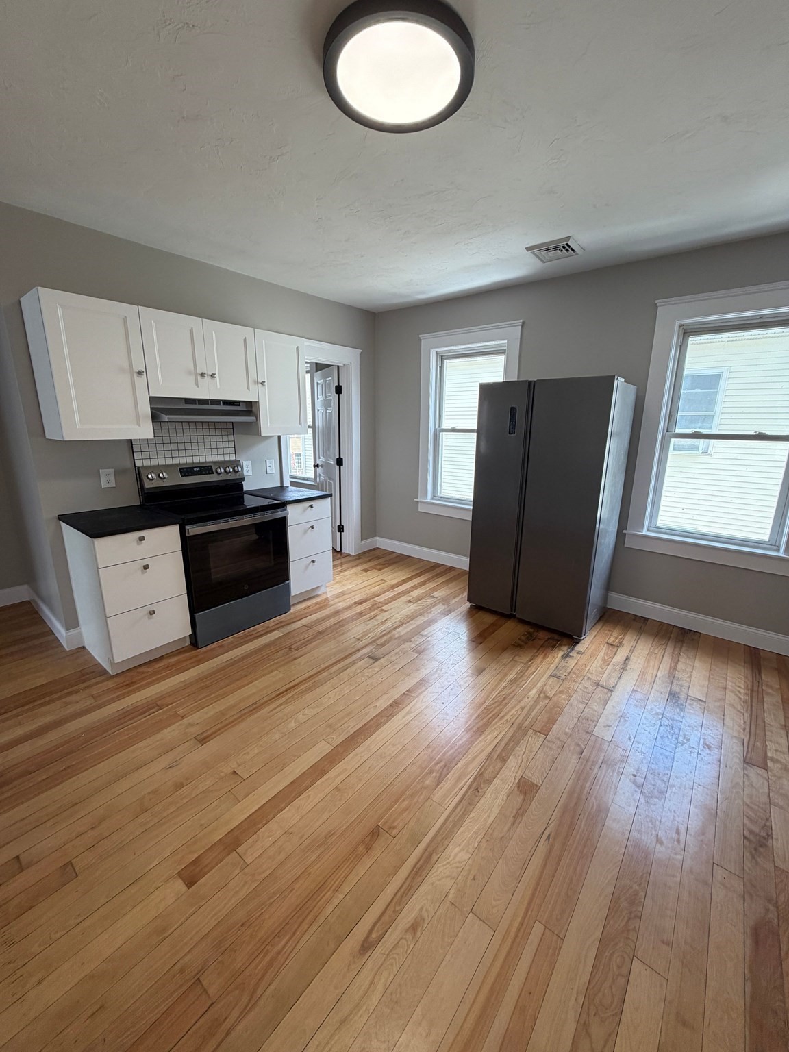 19 Endicott # 3 Property Photo 2