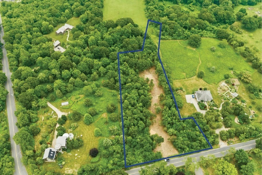 536 Horseneck Road Property Photo 2