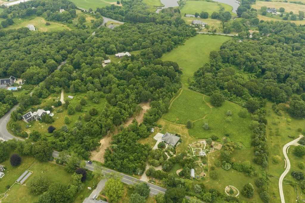 536 Horseneck Road Property Photo 4