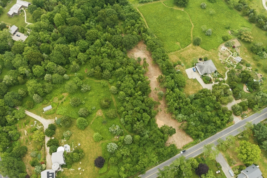 536 Horseneck Road Property Photo 10