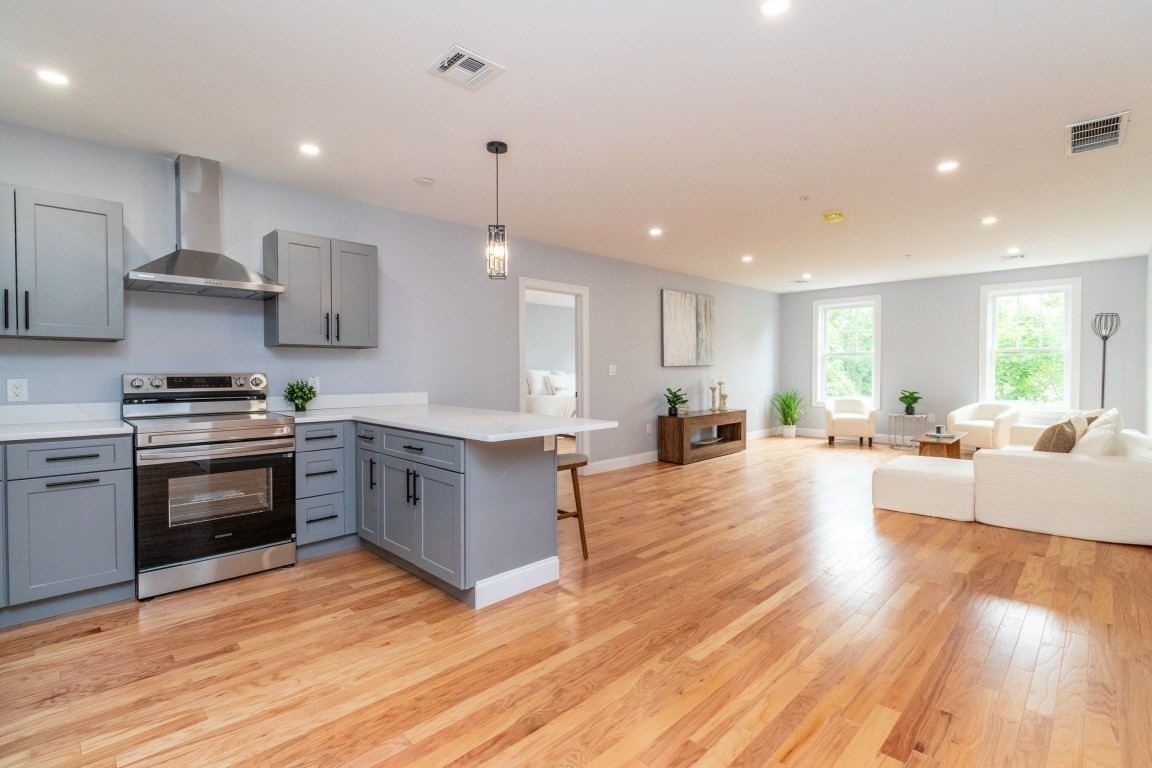 585 Washington Street # 207 Property Photo 1