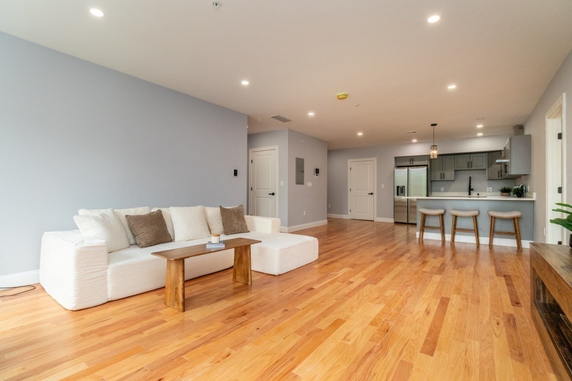 585 Washington Street # 204 Property Photo 7