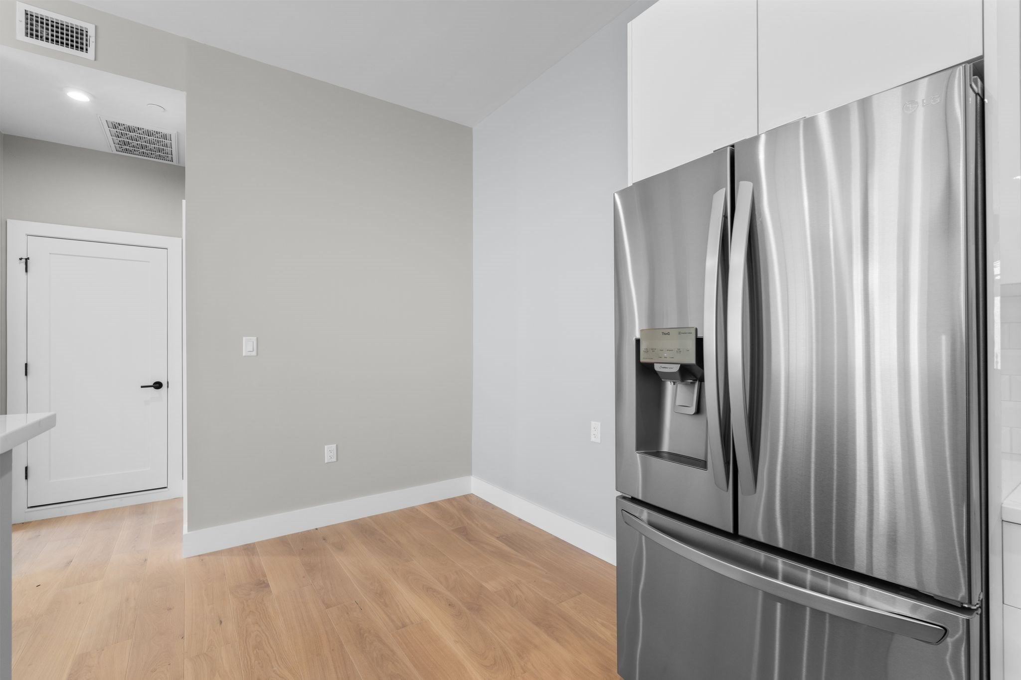 60 Cross St E # 105 Property Photo 11