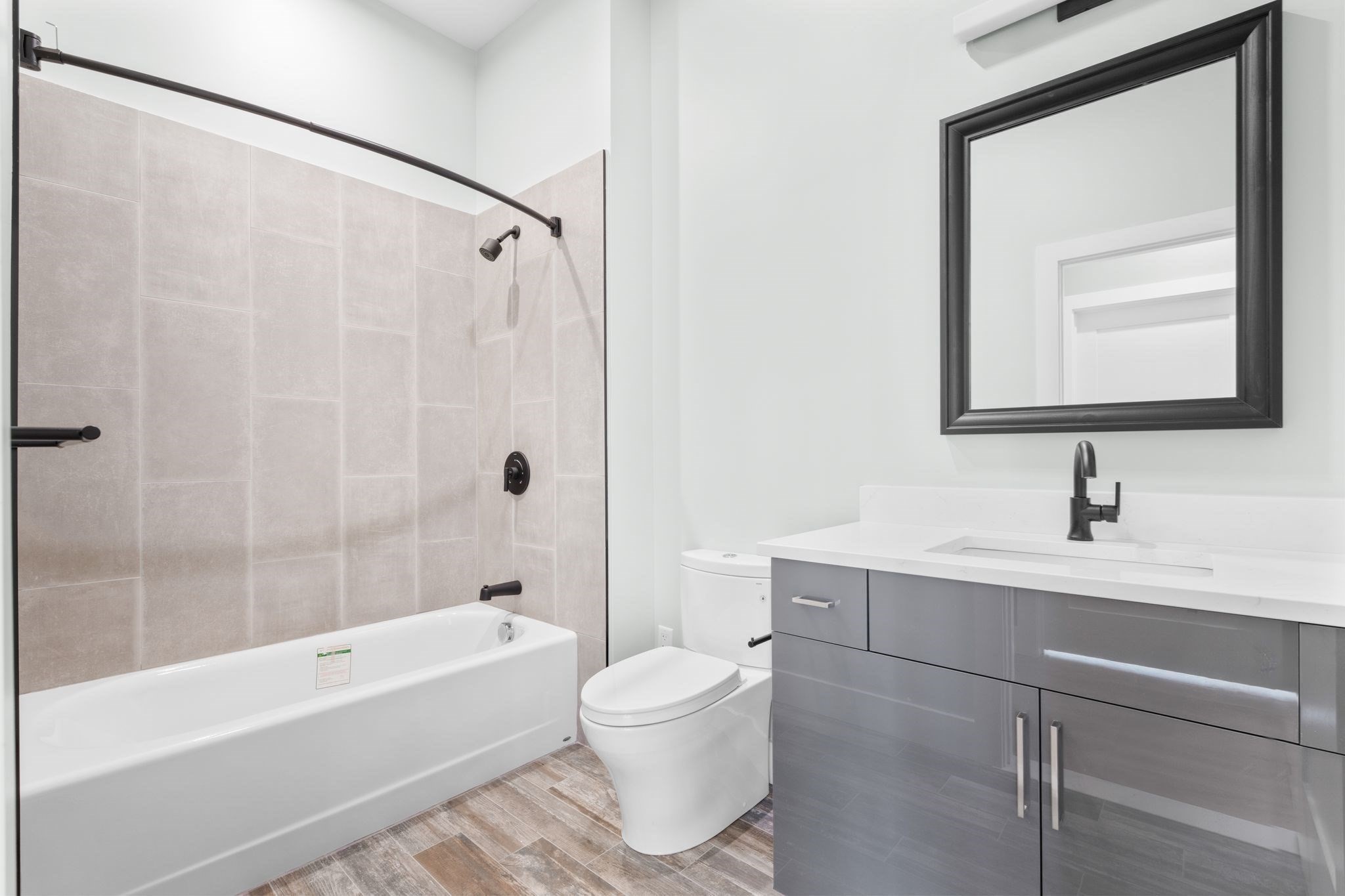 60 Cross St E # 105 Property Photo 16