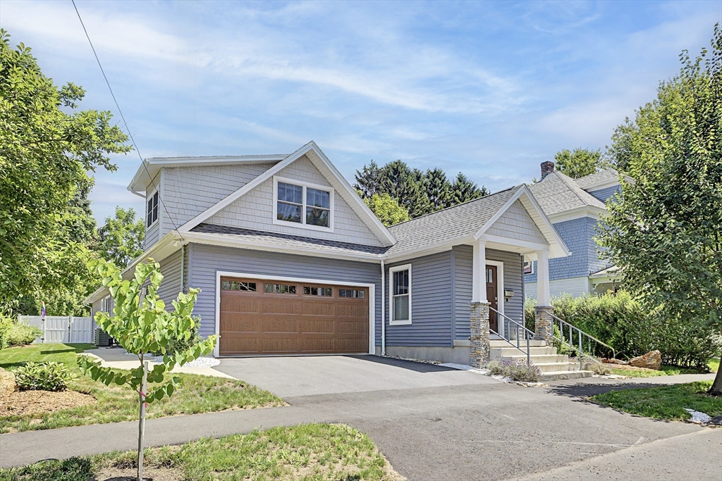 29 Woodbine Ave