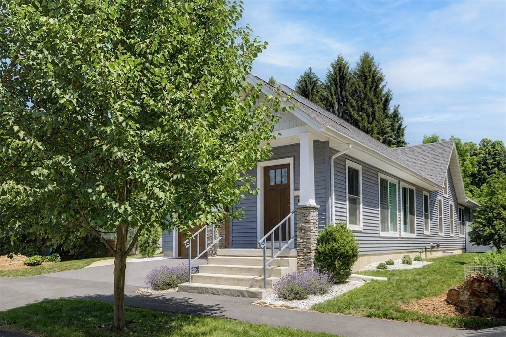 29 Woodbine Ave Property Photo 2