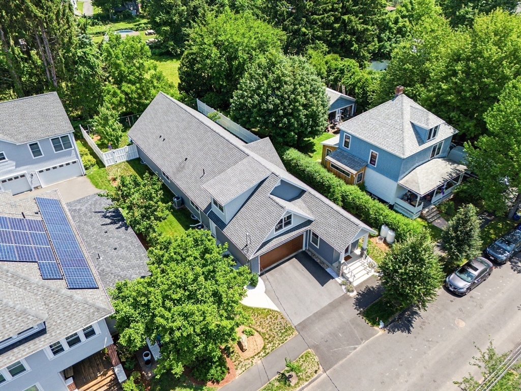29 Woodbine Ave Property Photo 3