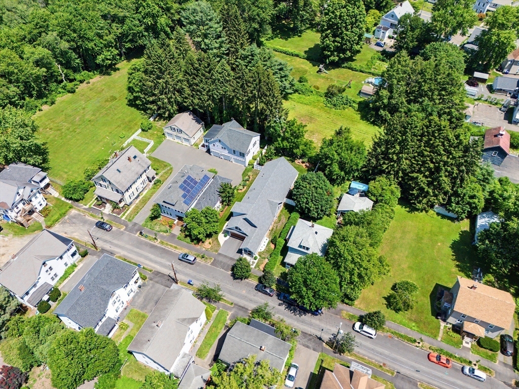 29 Woodbine Ave Property Photo 4