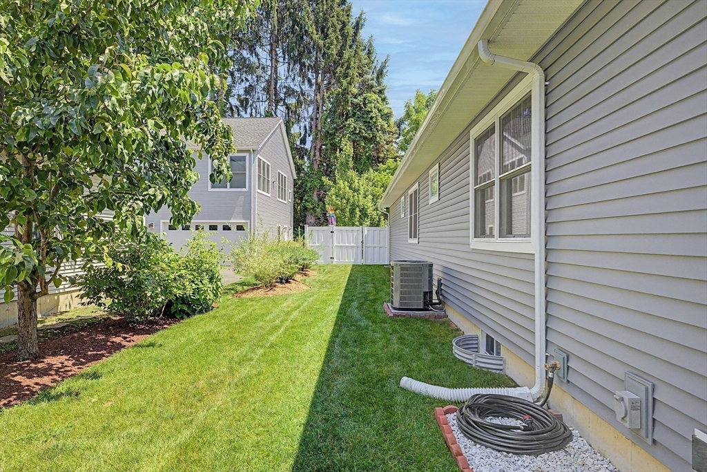 29 Woodbine Ave Property Photo 5