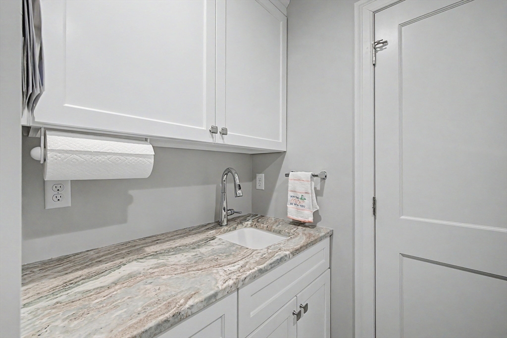 29 Woodbine Ave Property Photo 21