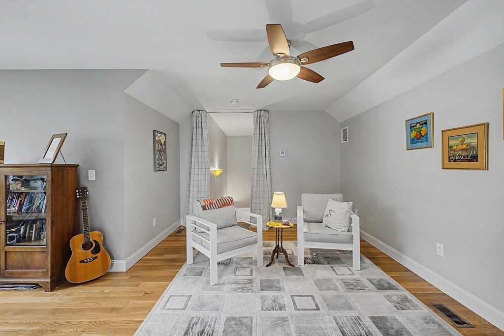29 Woodbine Ave Property Photo 36