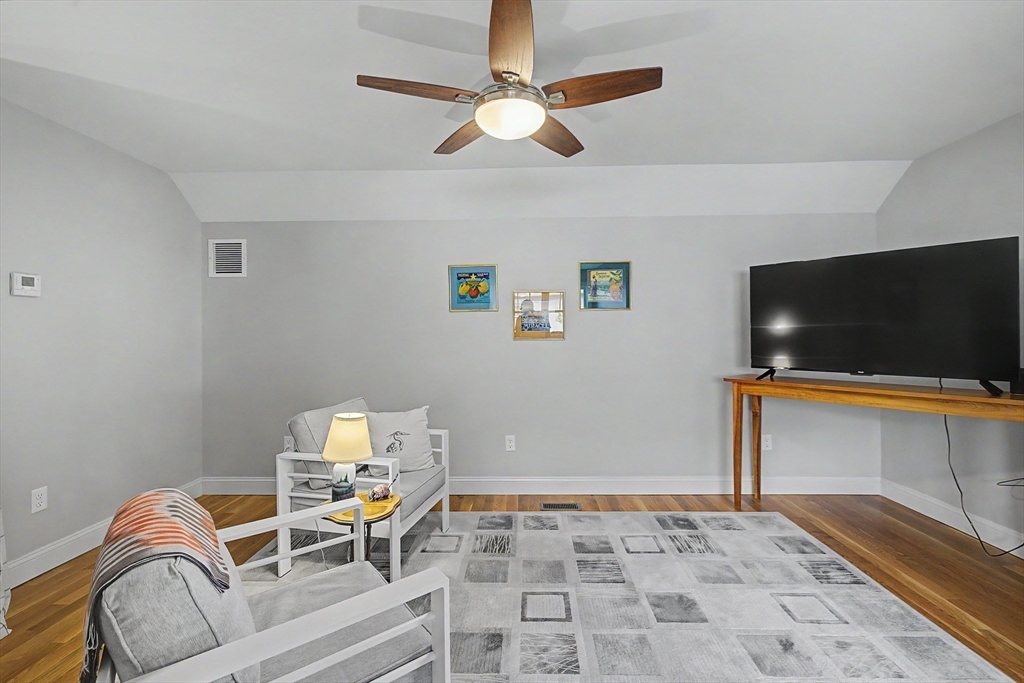 29 Woodbine Ave Property Photo 37