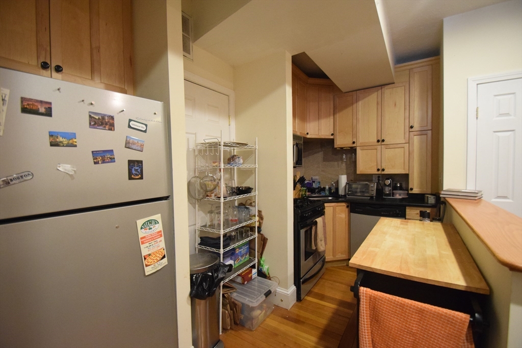 191 Winthrop Rd # 4 Property Photo 3