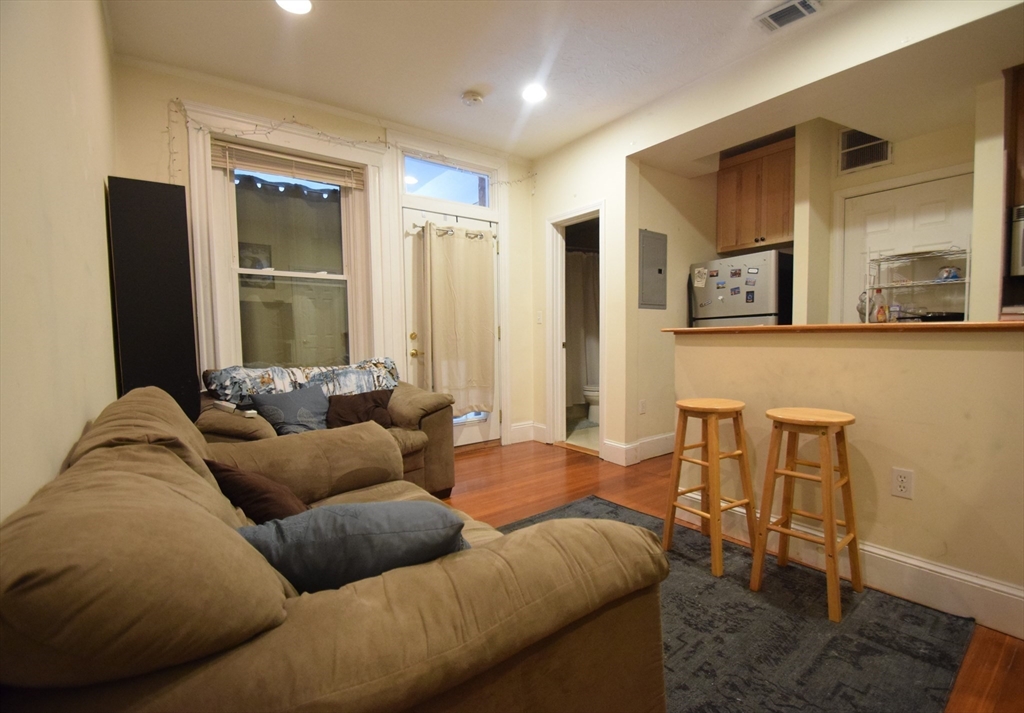 191 Winthrop Rd # 4 Property Photo 4