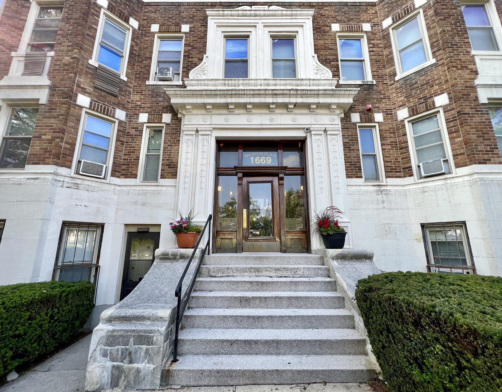 1669 Commonwealth Ave # 3 Property Photo 1