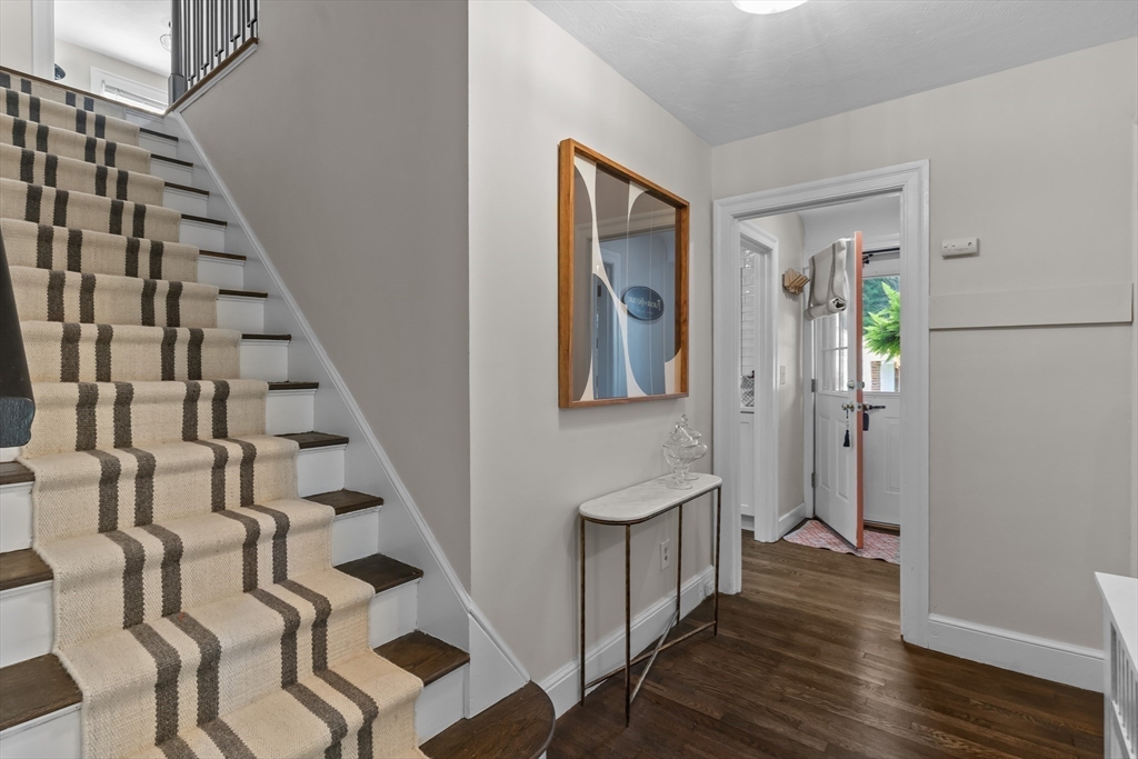 700 Grove St Property Photo 5