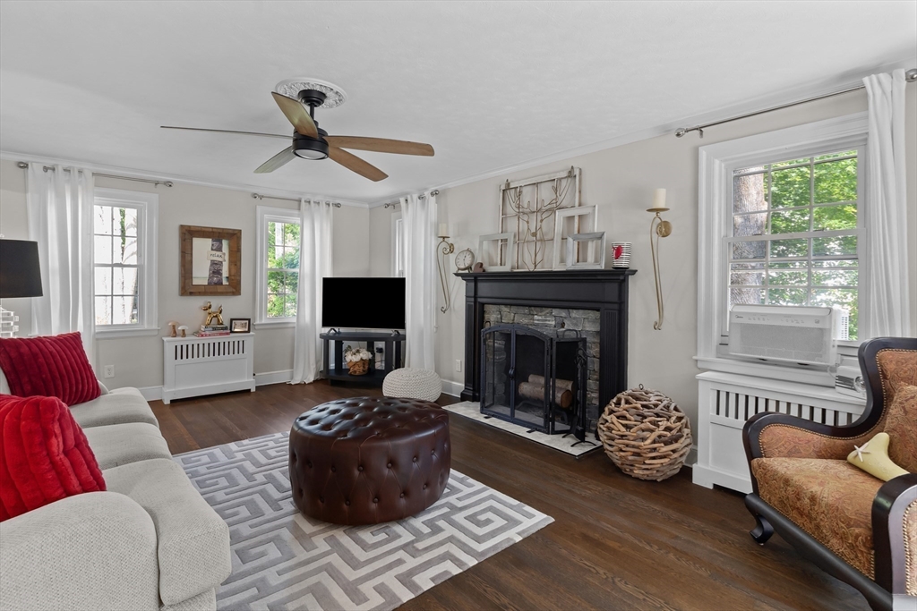 700 Grove St Property Photo 14