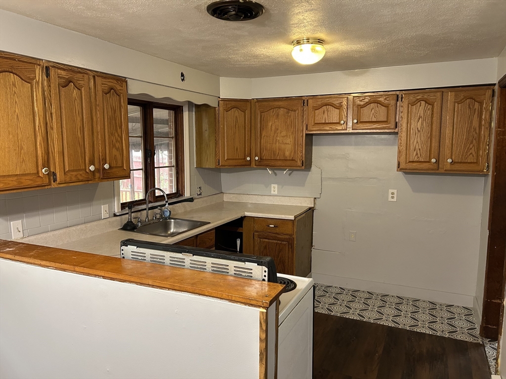 282 Island Pond Road Property Photo 2