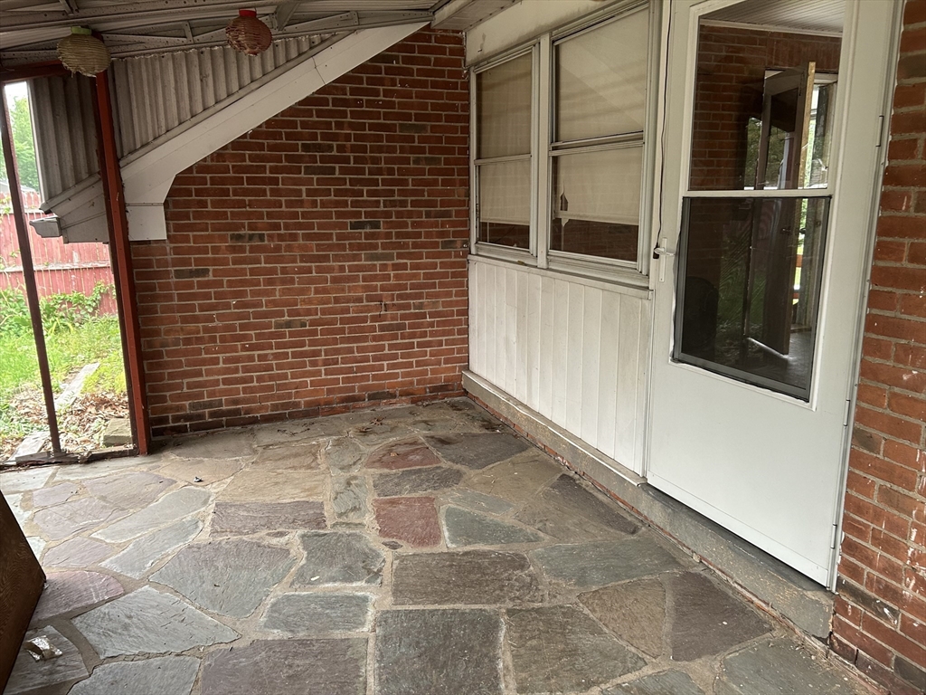 282 Island Pond Road Property Photo 7