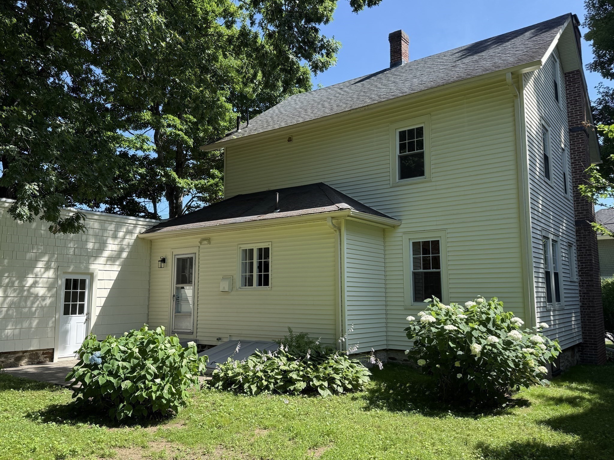 82 Hartwell St Property Photo 3