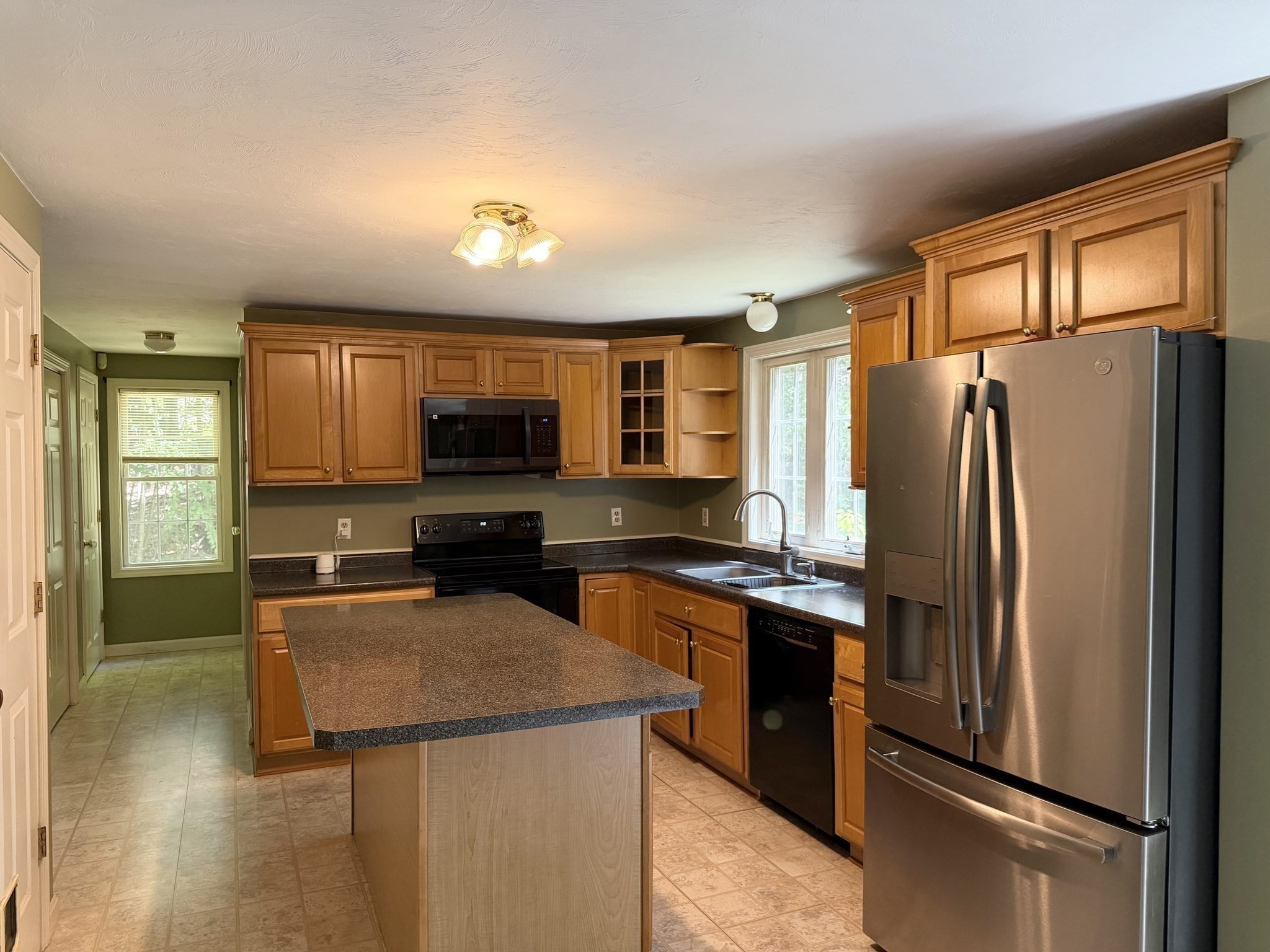 94 Whitins Rd Property Photo 2