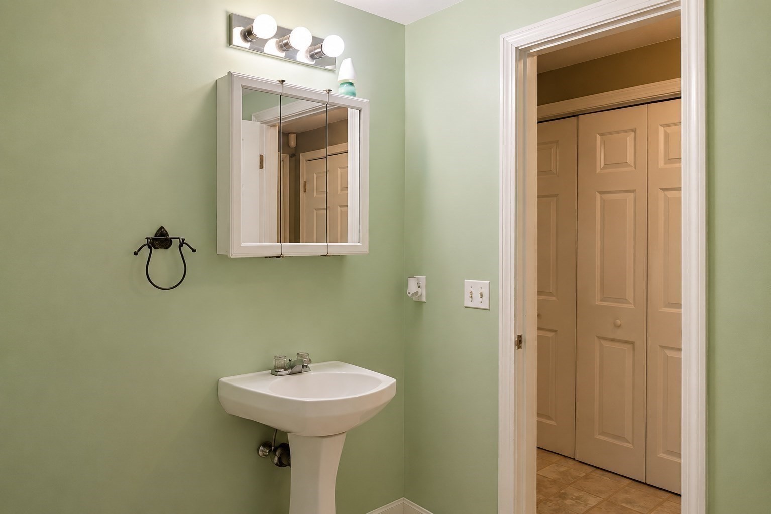 94 Whitins Rd Property Photo 14
