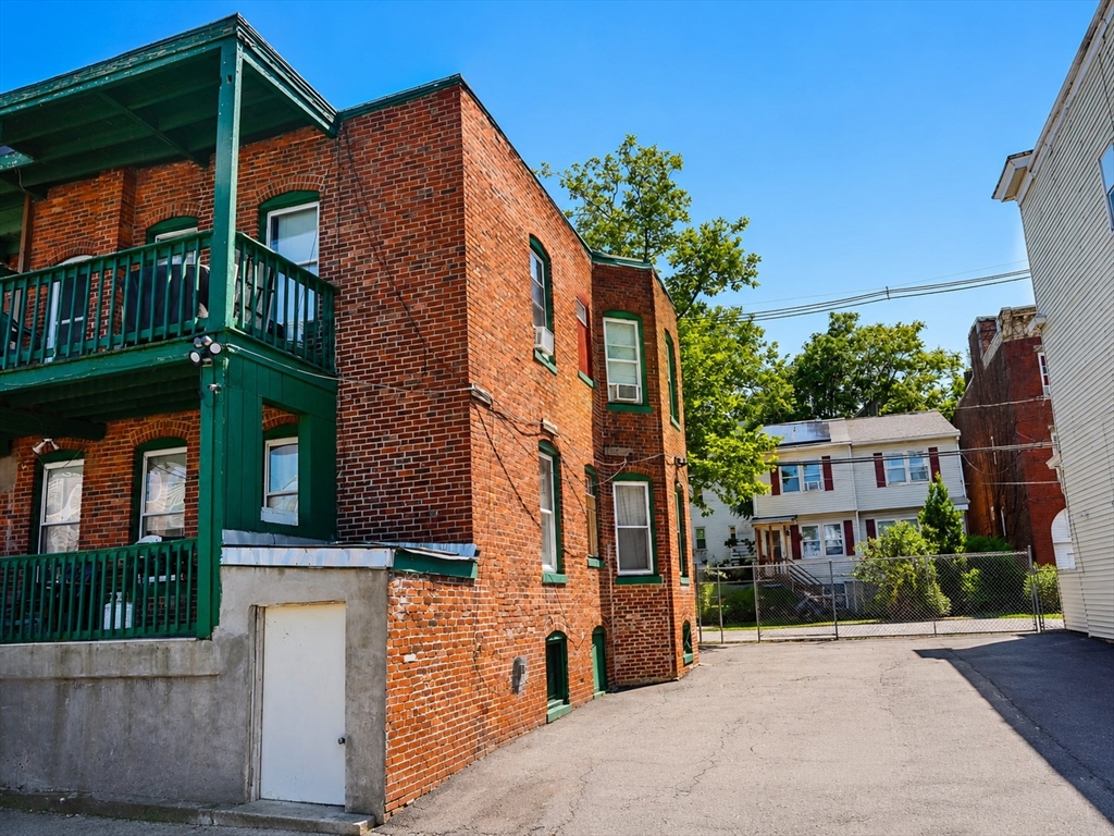 41 Library St Property Photo 3