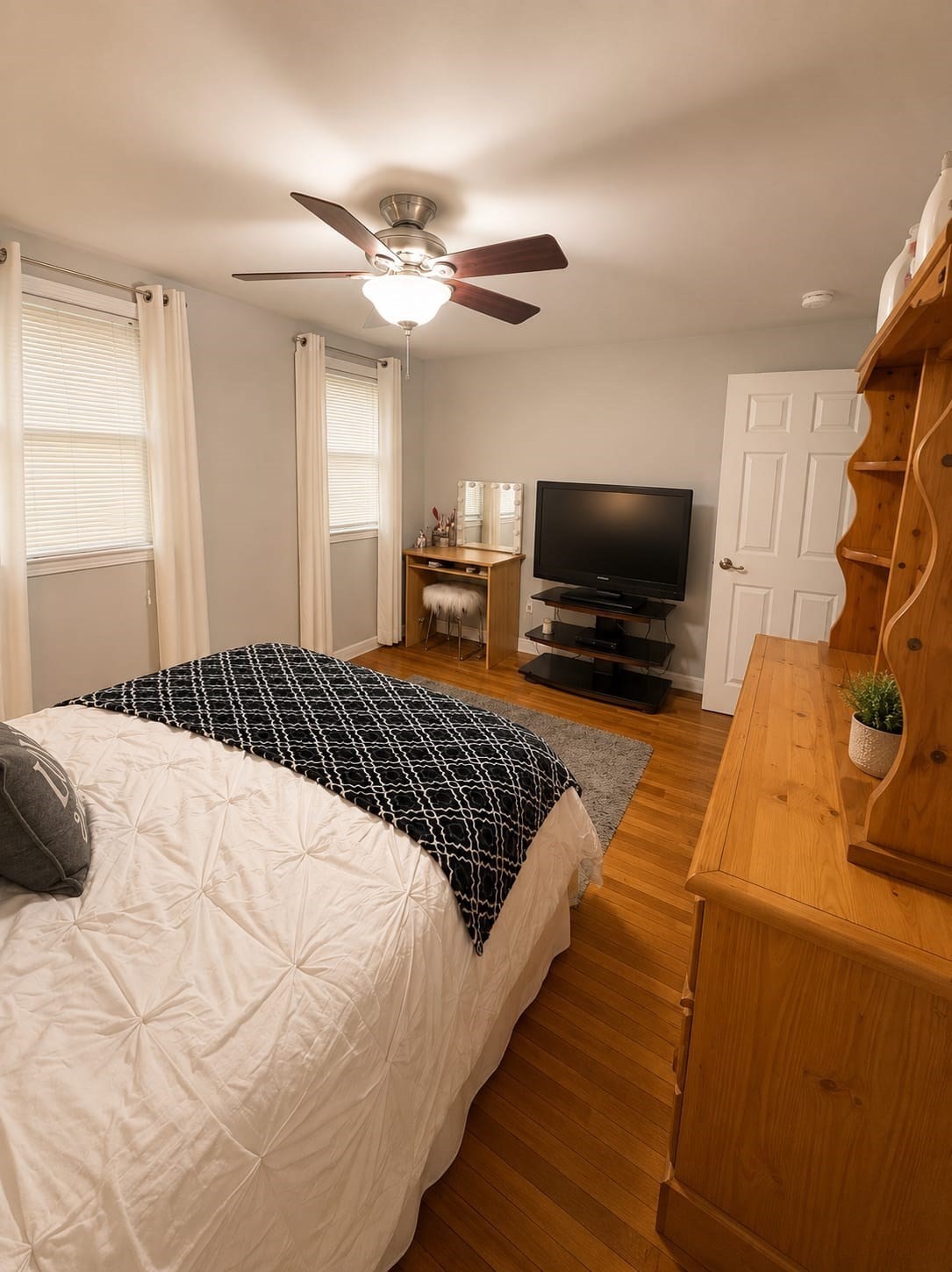 27 Sumner St Property Photo 18