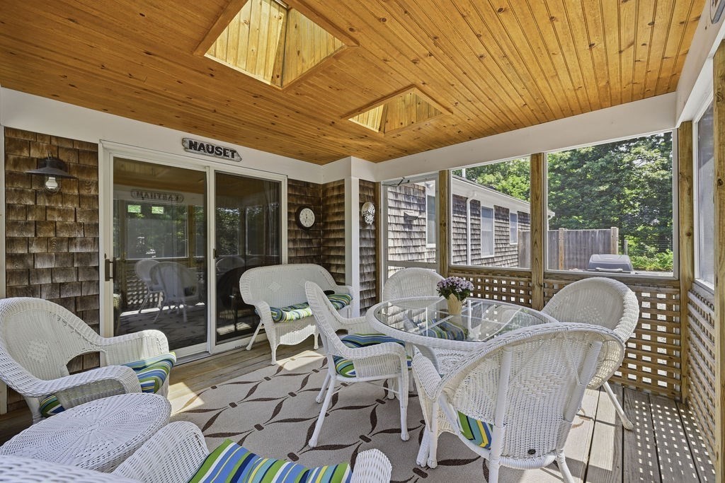 10 Circle Dr Property Photo 2