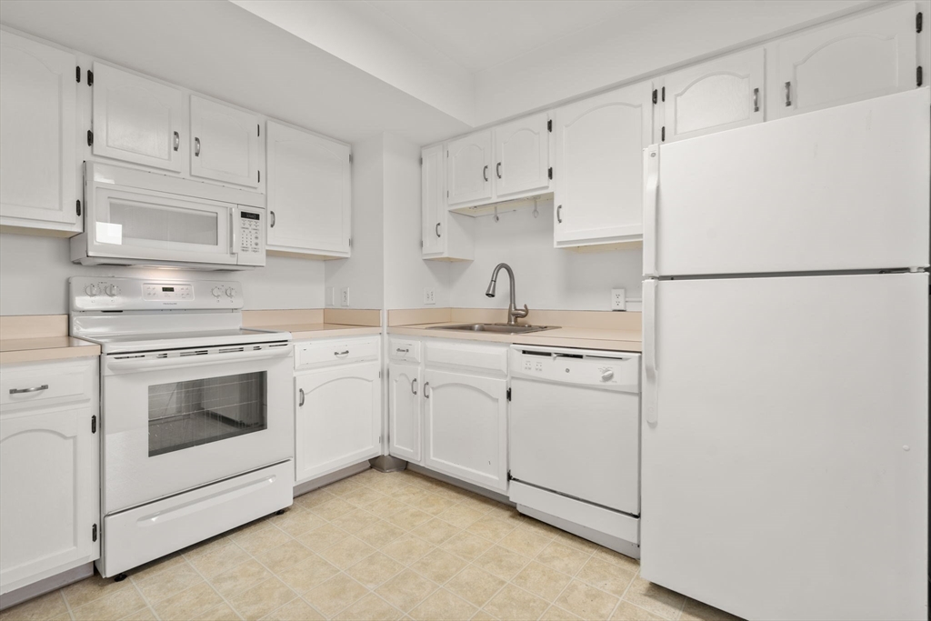 250 Hammond Pond Parkway # 1208n Property Photo 11