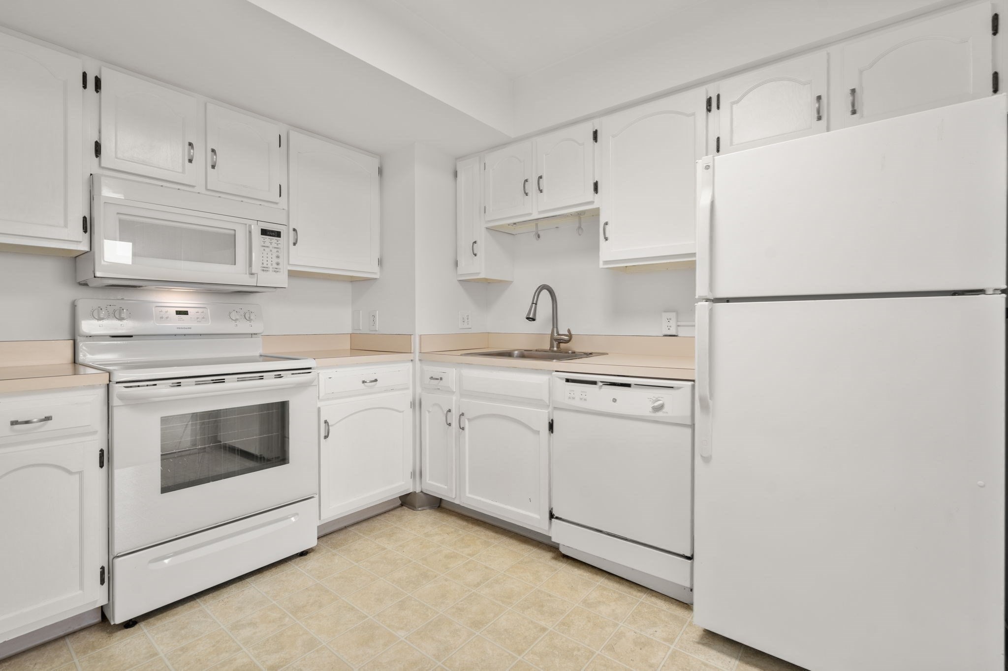 250 Hammond Pond Parkway # 1208n Property Photo 11