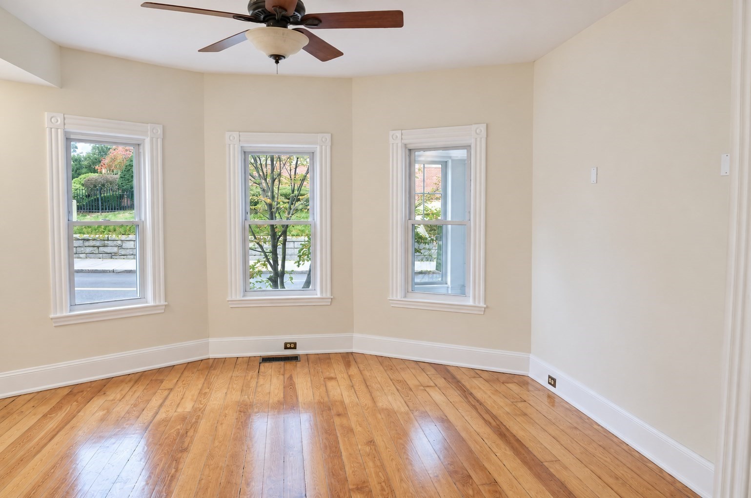155 Oak St Property Photo 2