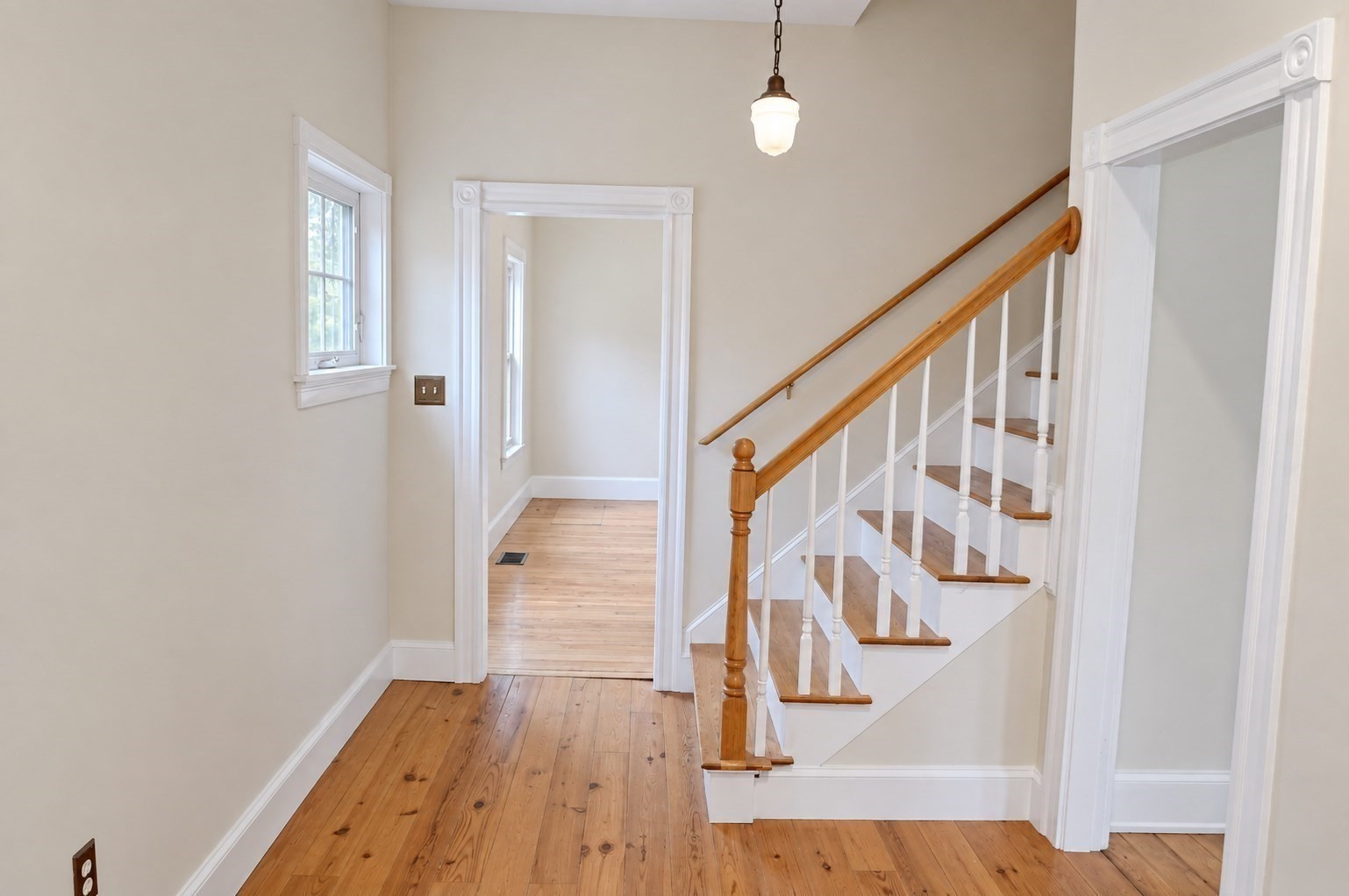 155 Oak St Property Photo 7