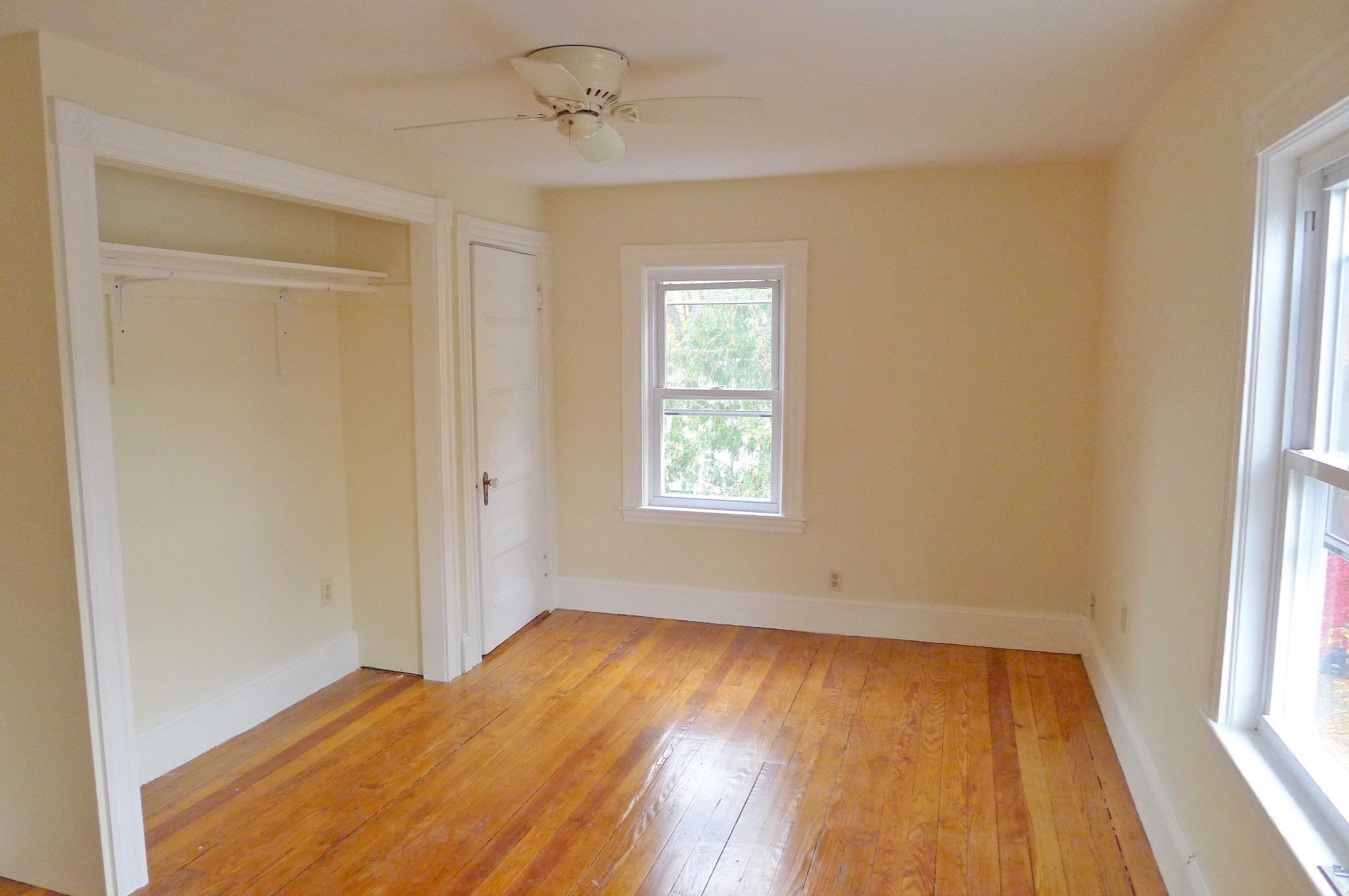 155 Oak St Property Photo 9
