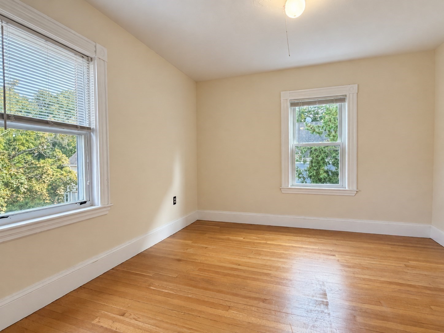155 Oak St Property Photo 10