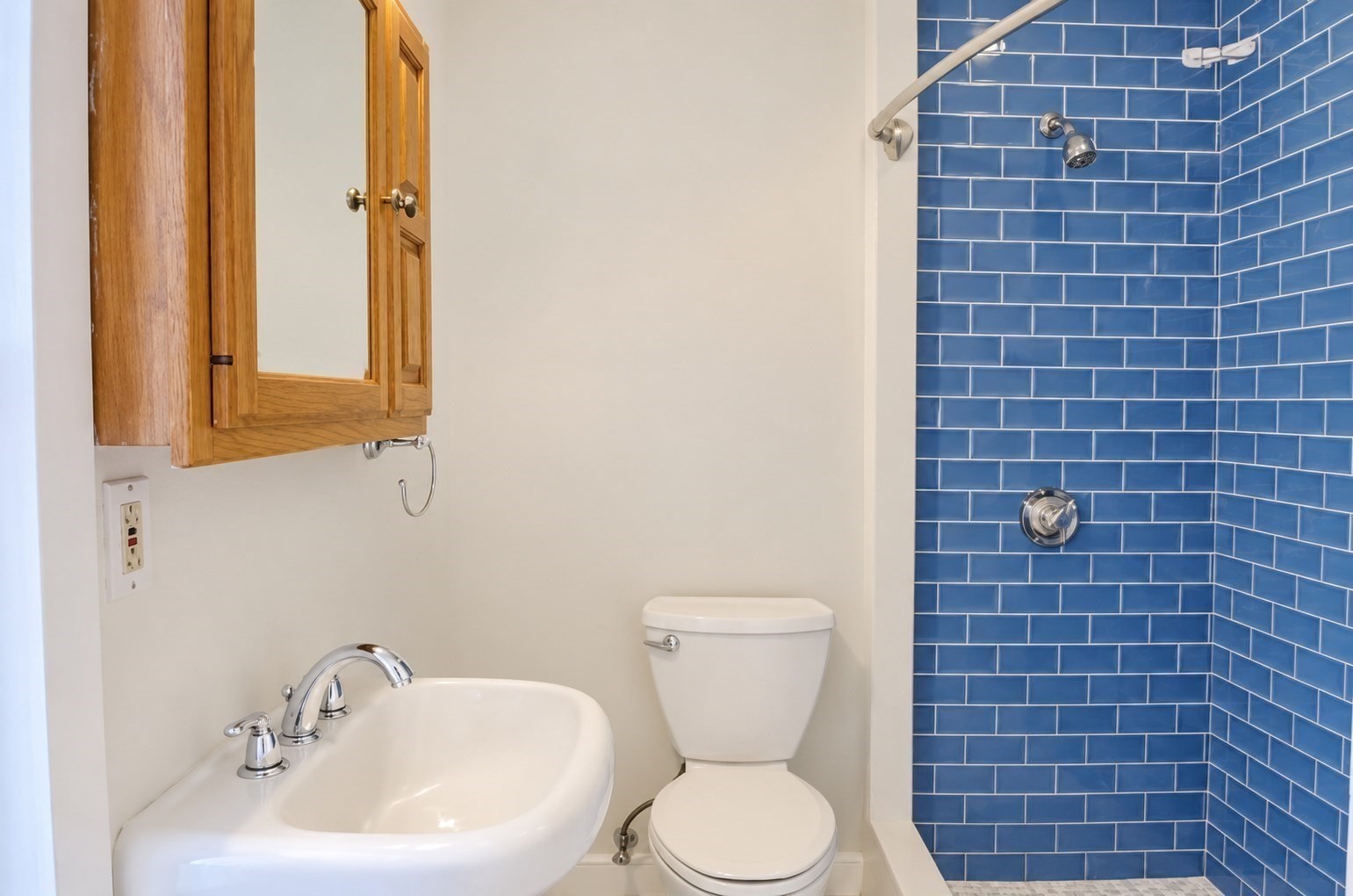 155 Oak St Property Photo 18