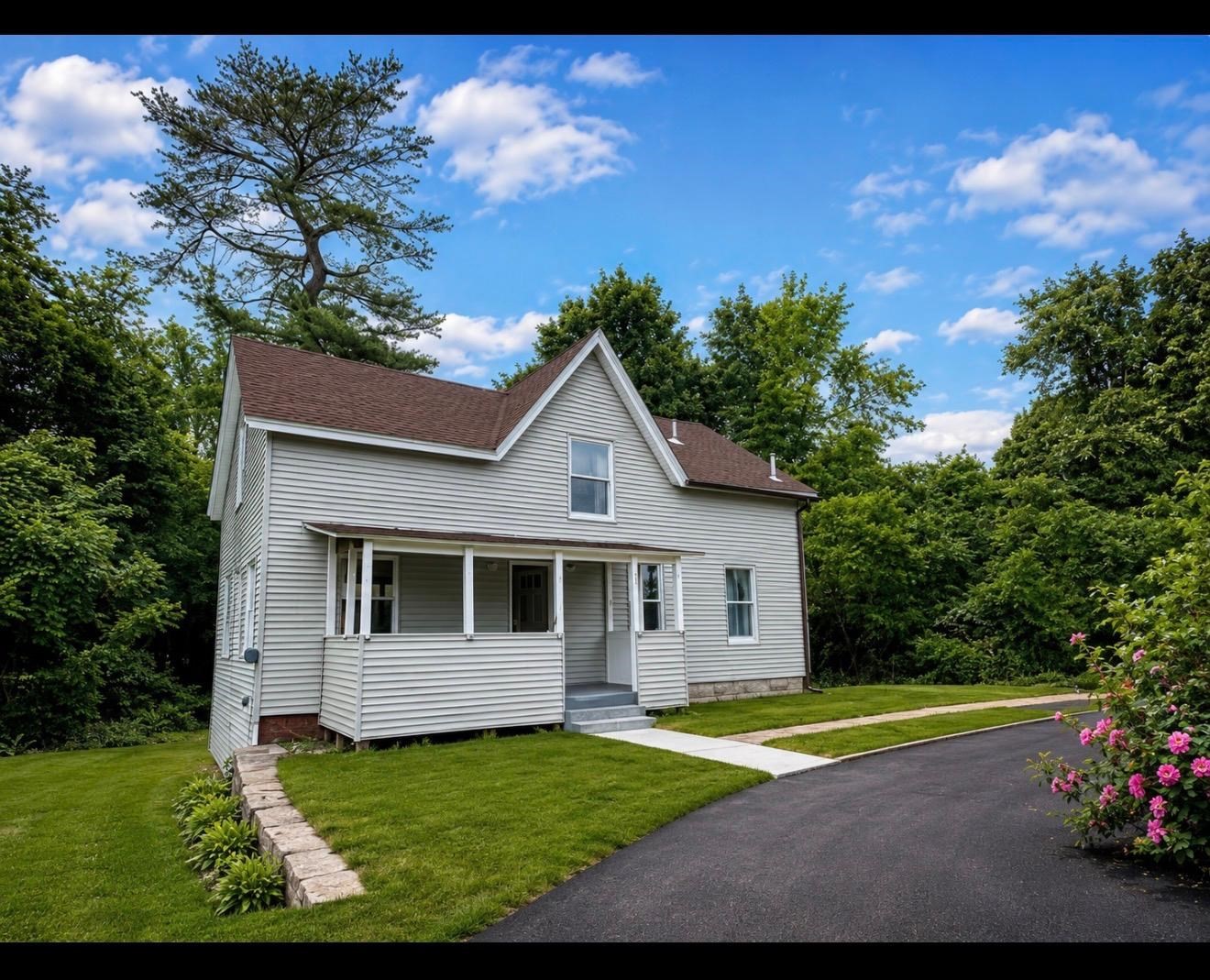 26 Maple St Property Photo 1