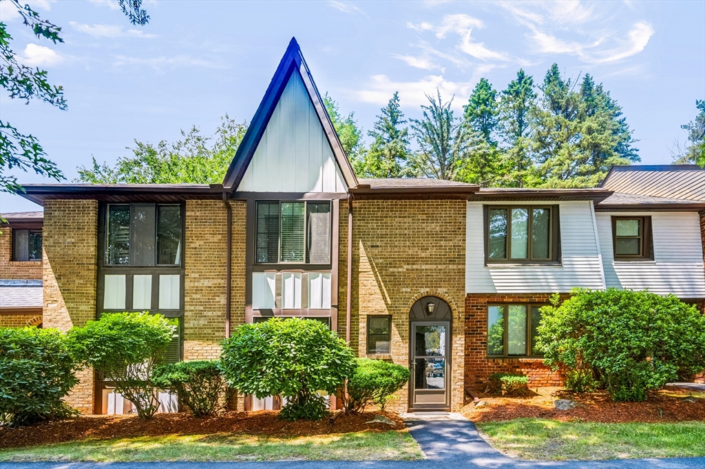 8 Cobblestone Ln # 8 Property Photo 1