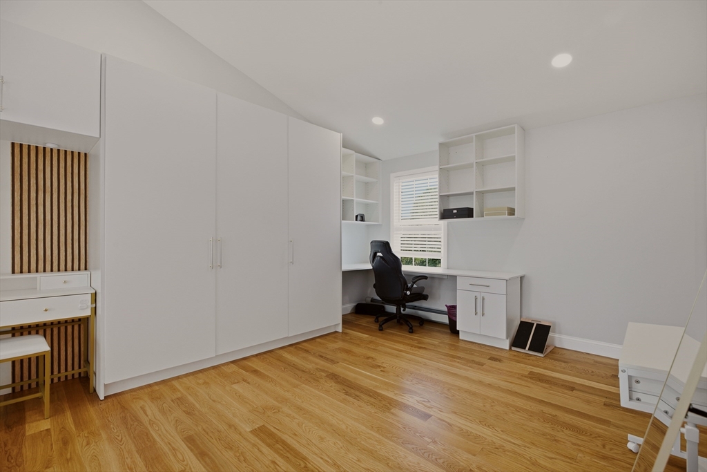 724 Woodman St Property Photo 16
