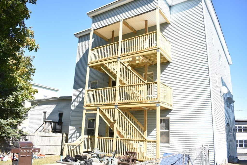 142 Madison St Property Photo 2