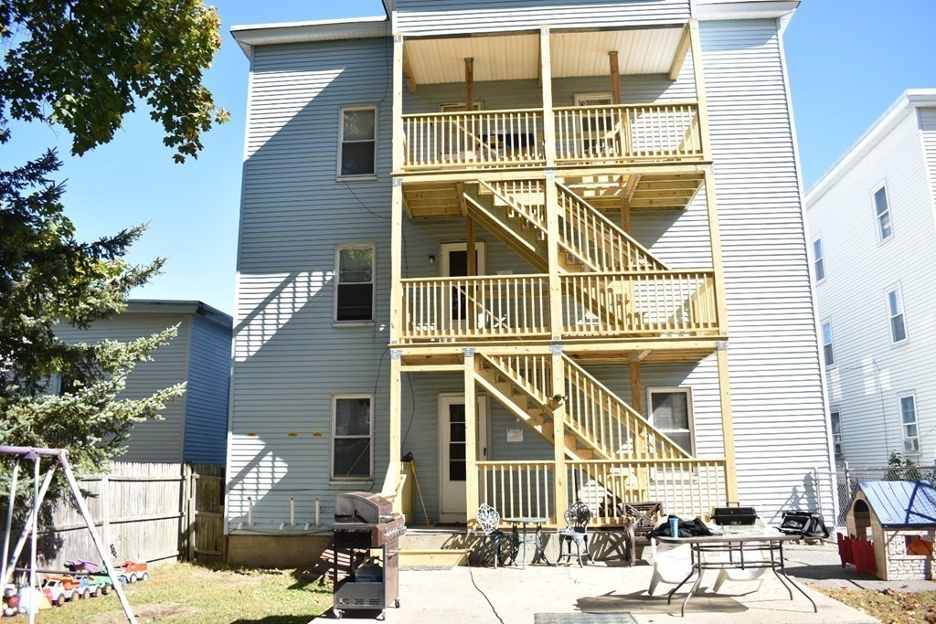 142 Madison St Property Photo 3