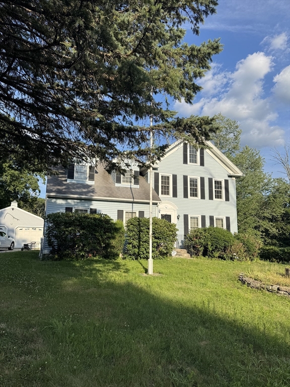 185 College St. Property Photo 2