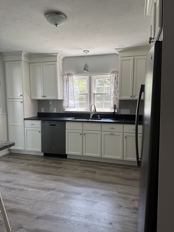 185 College St. Property Photo 6